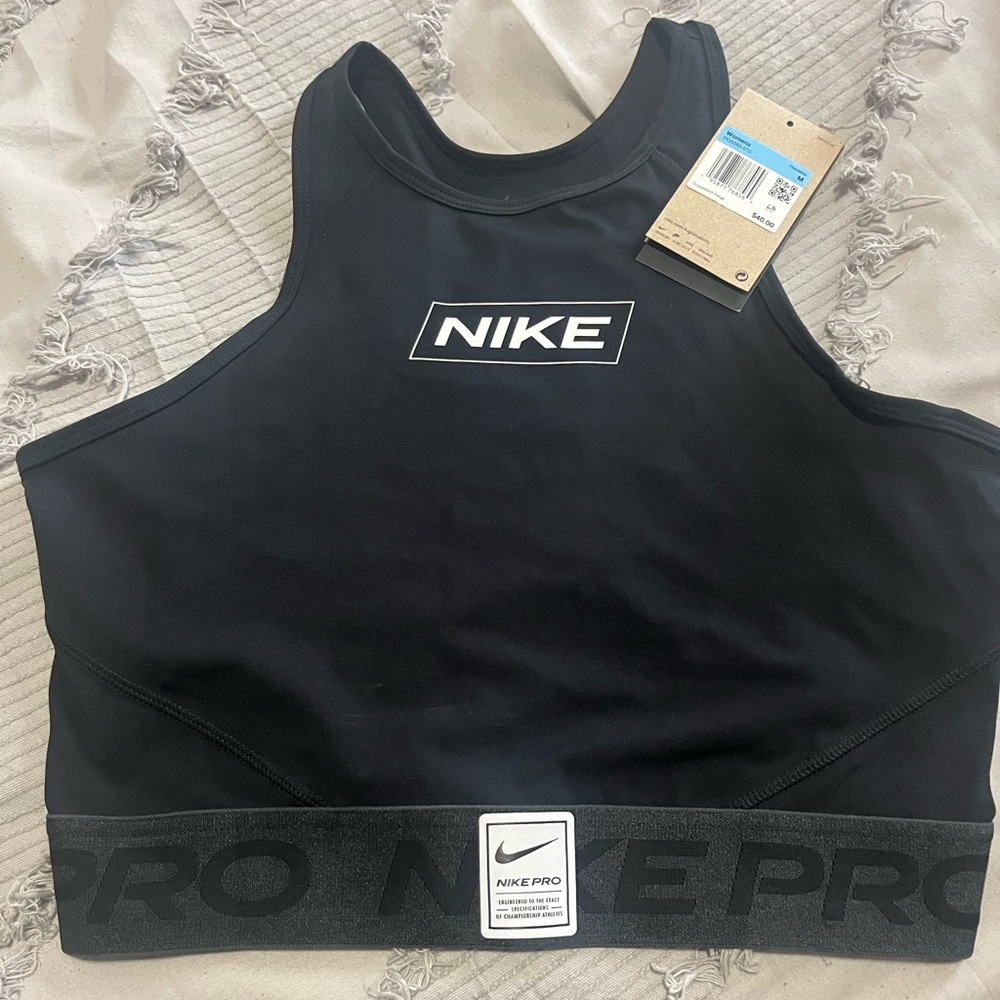 Women’s Nike pro sports bra size medium. New with tags.